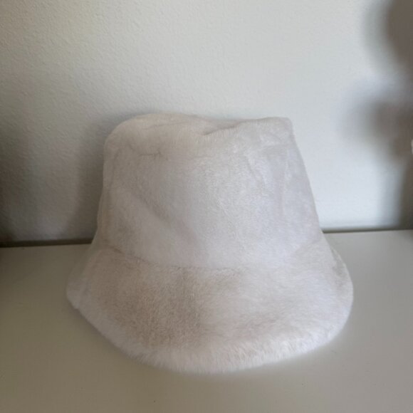 Y2K White Fuzzy Bucket Hat - Picture 1 of 3